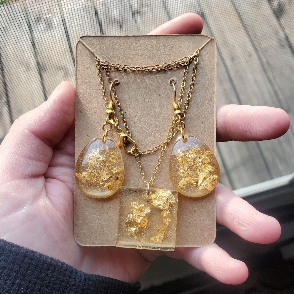Gold metal flake resin earrings and necklace set